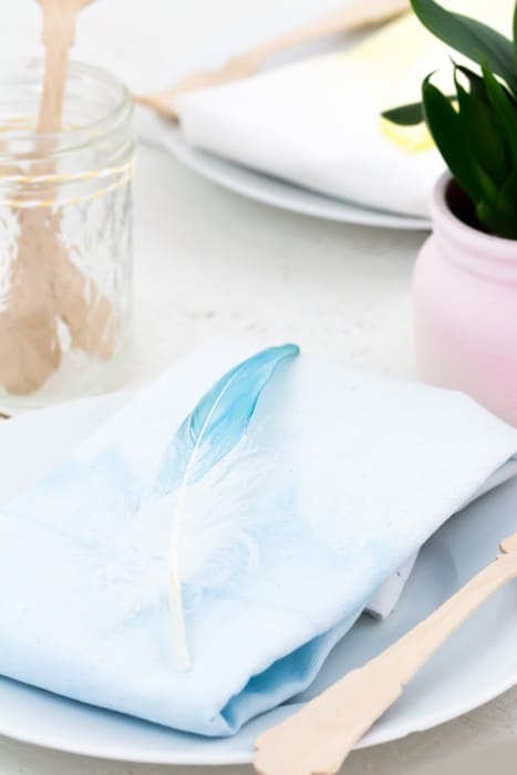 DIY Servietten färben mit Textilspray in Pastell